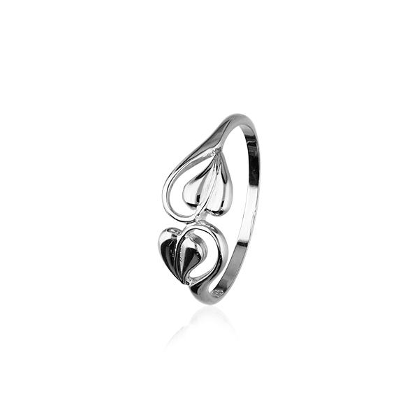 Sterling Silver Ring with Leaf Design R95